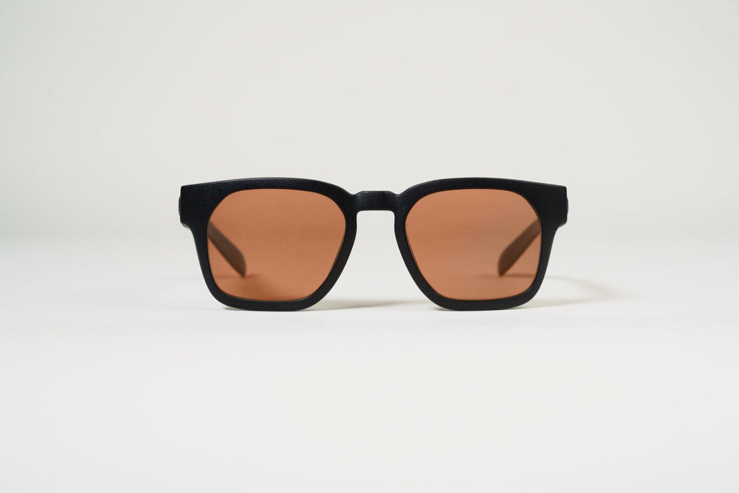 images/dav-blk-fr-cr15.jpg