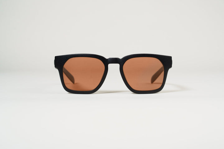 images/dav-blk-fr-cr15.jpg